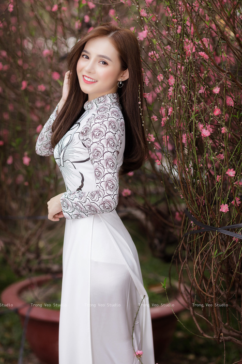 球队通过心理辅导缓解比赛压力提升临场决策与专注力，足球心理训练对于青少年球员产生的影响