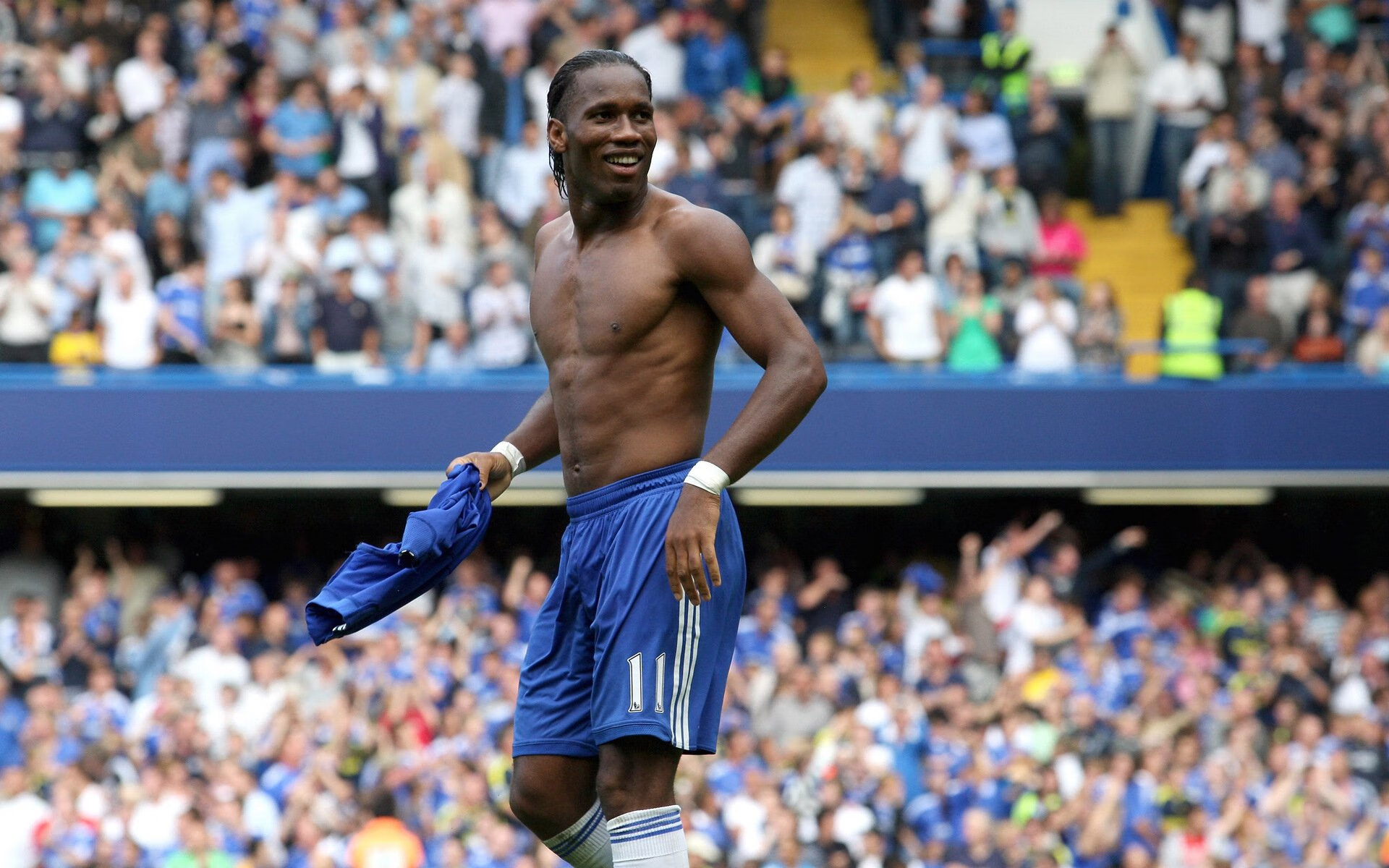 球迷热情高涨:现场氛围究竟有多火爆?,球队氛围怎么表达